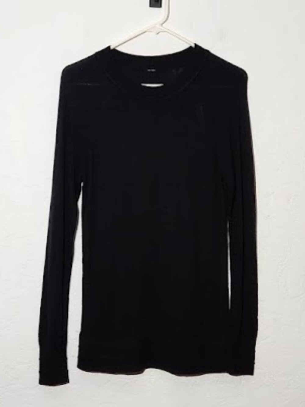 Lululemon Women's Long Sleeve Lightweight Sweater Top Size Small?